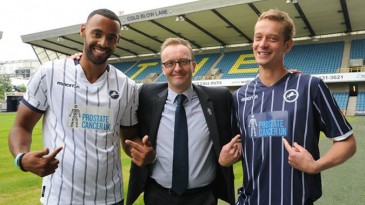 Querida, esqueceram nossos uniformes em Londres