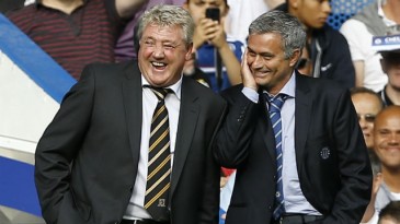 Mourinho volta à Premier League com o pé na porta