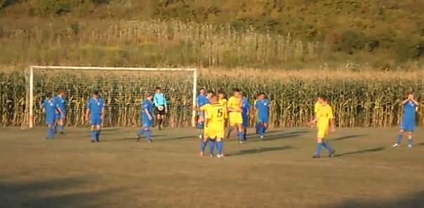 O gol da semana na Croácia foi numa plantação de milho
