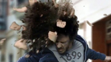 Puyol cabeceia um vaso em comercial de patrocinador