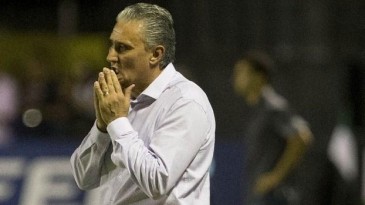 Corinthians não sofria quatro gols desde demissão de Adílson