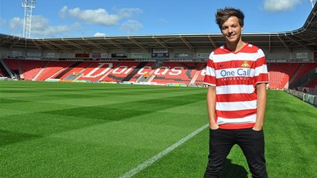 Cantor de boy band vira jogador de time da segundona inglesa