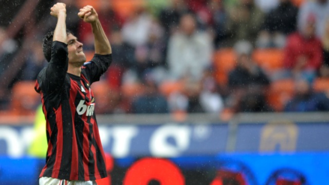 Carinho da torcida do Milan por Kak&aacute; n&atilde;o tem limites