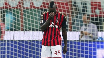 Balotelli ganha babá para ficar longe das confusões