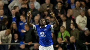 Lukaku marca pelo Everton os gols que faltam ao Chelsea