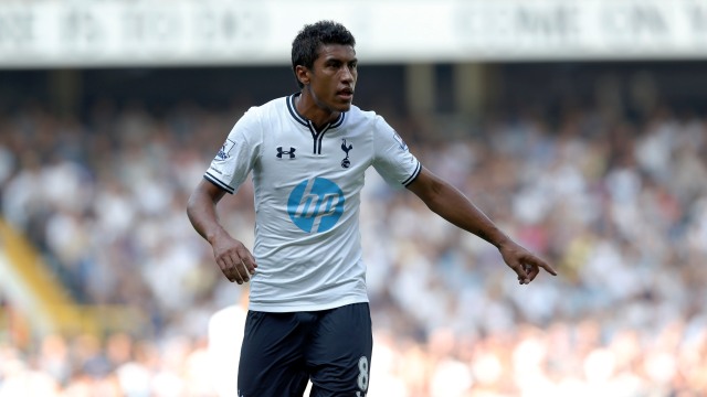 Paulinho voltou t&atilde;o bem que impressionou o novo t&eacute;cnico do Tottenham