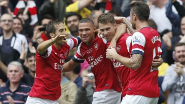 Com Ramsey e Özil decisivos, Arsenal prolonga boa fase