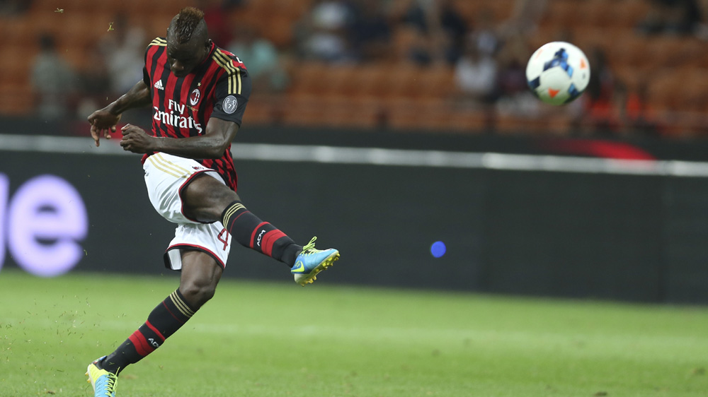Balotelli &eacute; o show man do Milan e o principal jogador italiano (AP Photo/Luca Bruno)