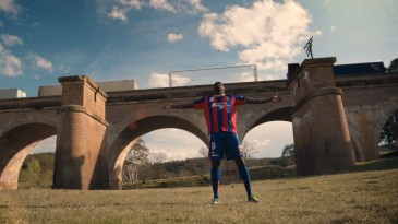 Para promover a liga australiana, vale até gol de Heskey