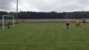 Técnico do time, cego marca de pênalti na sexta divisão sueca