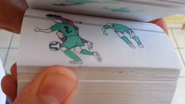 Artista coloca lances de Messi nas p&aacute;ginas do caderno