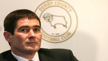 Demissão de Nigel encerra a história dos Clough no Derby County