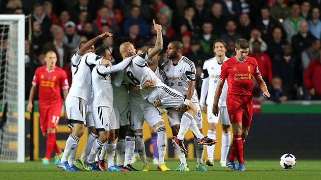 Shelvey foi bestial e besta no reencontro com Liverpool