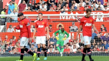 Fragilidade das defesas deixa United e City sob alerta