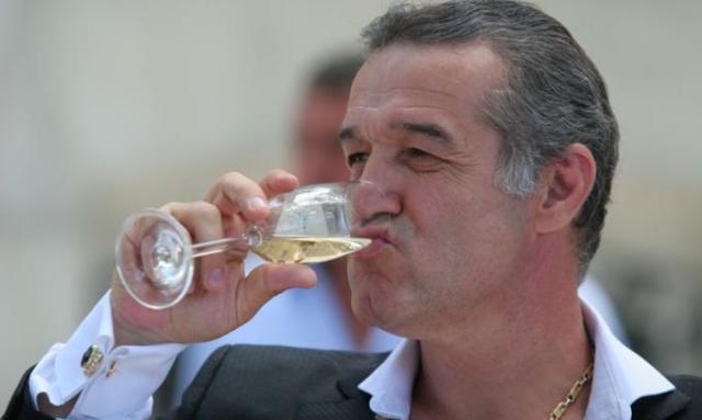 Becali &eacute; o presidente do Steaua Bucareste