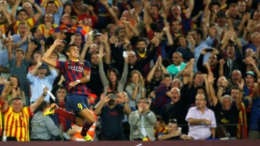 Alexis x Sturridge: Qual golaço por cobertura foi mais bonito?