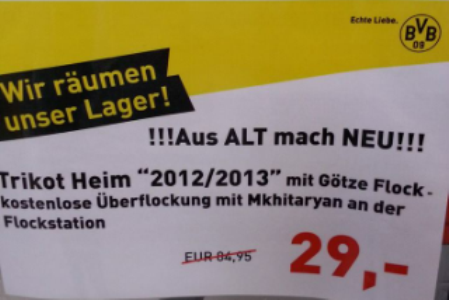 A placa anunciando a promo&ccedil;&atilde;o na loja do Dortmund (Fonte: 101 Great Goals)