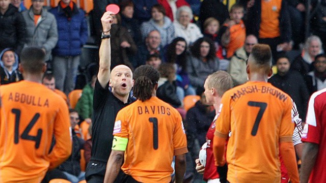 Davids ainda joga. E ensina como nocautear um advers&aacute;rio