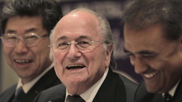 Blatter entrou na discussão Messi-Ronaldo com provocação