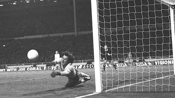 H&aacute; 40 anos, o palha&ccedil;o polon&ecirc;s tirava os ingleses da Copa