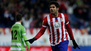 A fase é tão boa que Diego Costa fez gol até de bicicleta