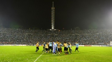 Uruguai tem Suárez, Cavani, raça e…o que mais, mesmo?