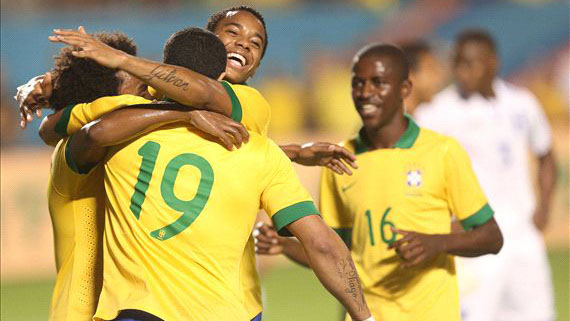 Willian e Robinho dizem presente na sele&ccedil;&atilde;o de Felip&atilde;o