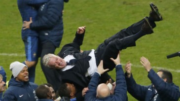 Deschamps vai de maldito a milagreiro em questão de dias