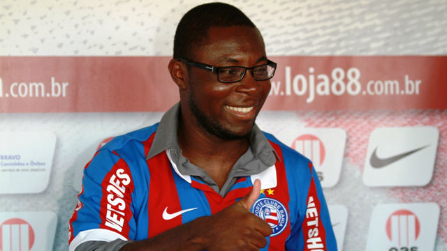 Aos 24 anos, Adu é exemplo de má gestão de carreira