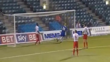 Ele realmente merece ser multado por perder esse gol