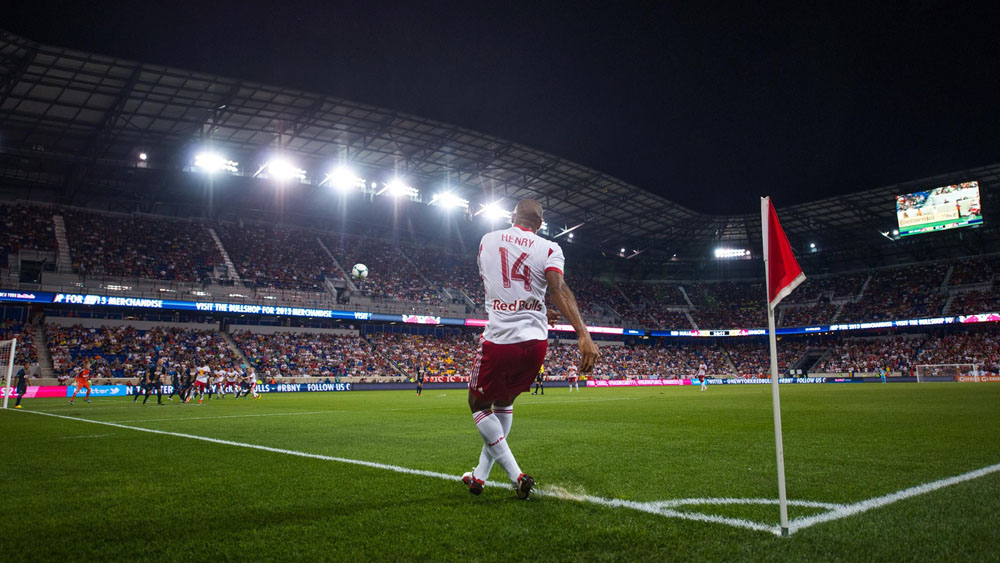 Thierry Henry na Arena Red Bull, em Nova Jersey: um dos est&aacute;dios mais modernos dos EUA (Foto: divulga&ccedil;&atilde;o/NY Red Bulls)