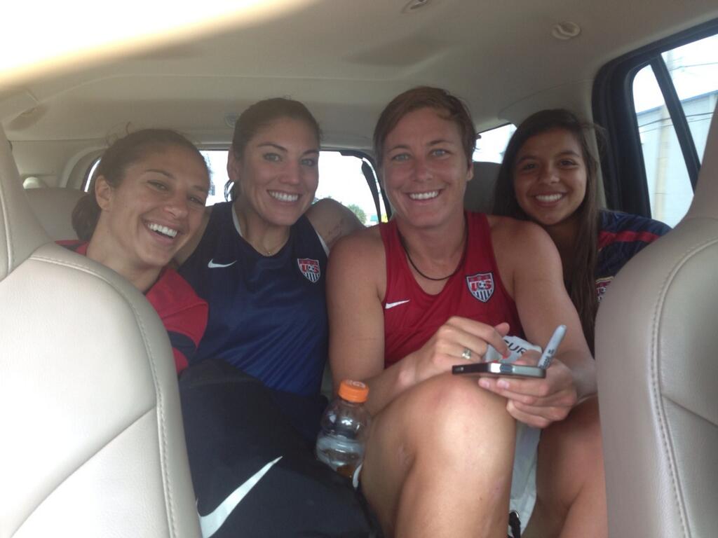Hope Solo n&atilde;o escondeu a felicidade de conseguir uma carona