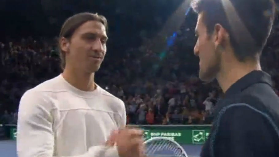 Djokovic desafia Ibra no tênis, e sueco vai mal até com os pés