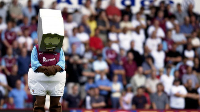 Mascotes inglesas entraram na onda no Dia da Lembran&ccedil;a