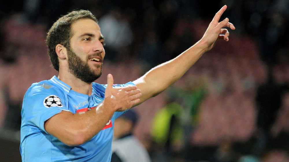 Higua&iacute;n: custou caro, mas tem correspondido (AP Photo/Gennaro Giorgio)