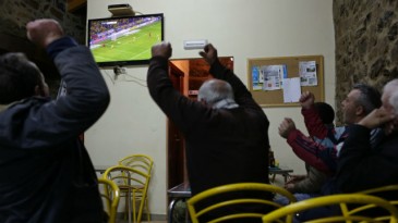 Toda a emoção dos lusos na narração dos gols de Ronaldo