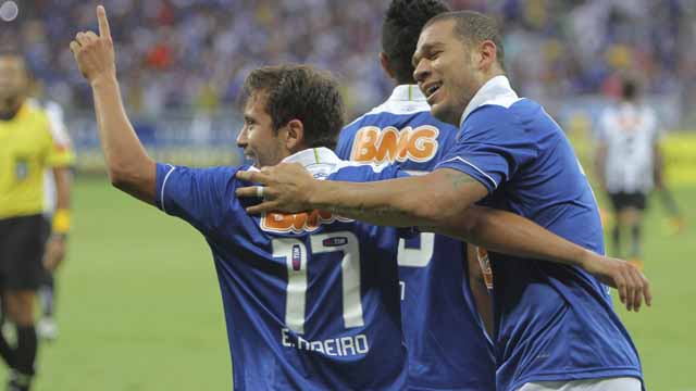 &Eacute;verton Ribeiro, o meia dos gols bonitos