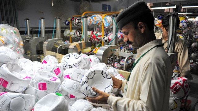 Como ruiu o imp&eacute;rio que j&aacute; produziu 85% das bolas do mundo