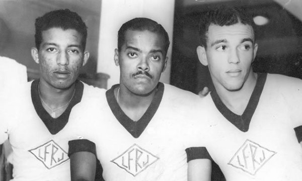Zizinho, Le&ocirc;nidas e Jair, s&iacute;mbolos do negro e do mesti&ccedil;o no futebol brasileiro