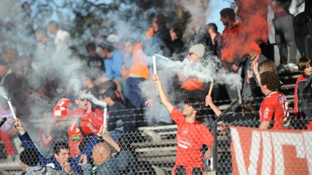 Torcida do Rentistas faz a festa em Montevid&eacute;u