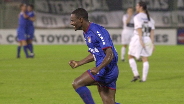 Ailton of Sao Caetano from Brazil celebrates his goal against Olimpia from Paraguay during the first final game of the Libertadores Cup at Defensores del Chaco Stadium in Asuncion, Paraguay on Wednesday, July 24, 2002.(AP Photo/Walter Astrada)