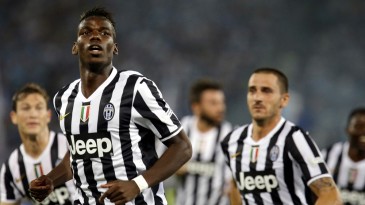 Pogba mostra que tem talento de sobra até de olhos vendados