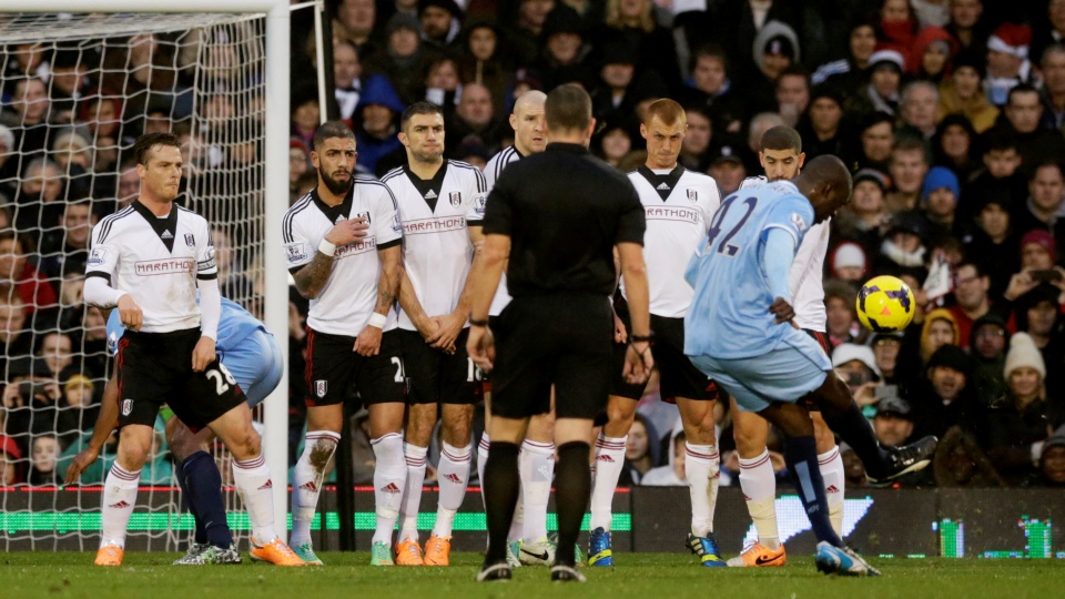 Yaya Tour&eacute; agora tamb&eacute;m &eacute; o melhor batedor de faltas da Europa