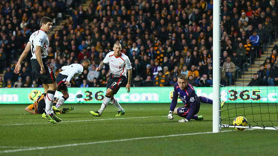 Problema do Liverpool est&aacute; na arma&ccedil;&atilde;o de jogadas