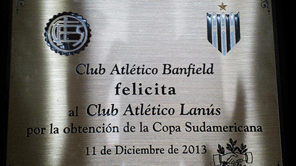 A placa que o Banfield deu ao Lan&uacute;s