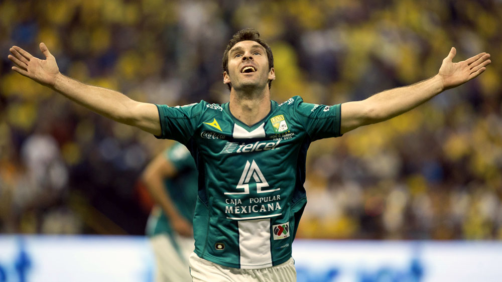 Experi&ecirc;ncia, time ofensivo e destemido: Le&oacute;n volta ao topo