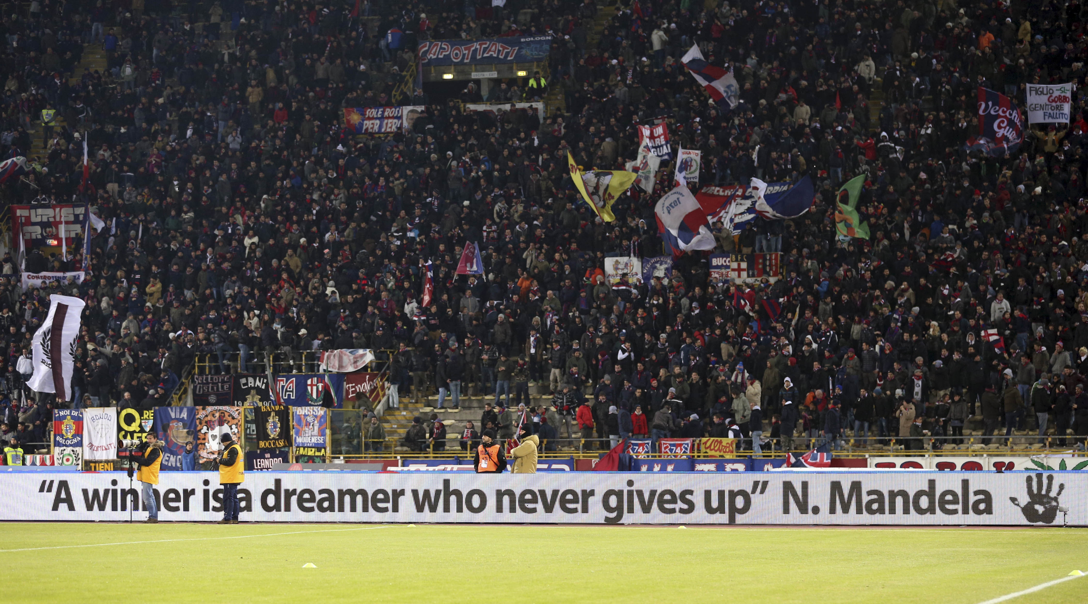 A frase "Um vencedor &eacute; um sonhador que nunca desiste" foi observada antes de Juventus x Bolonha