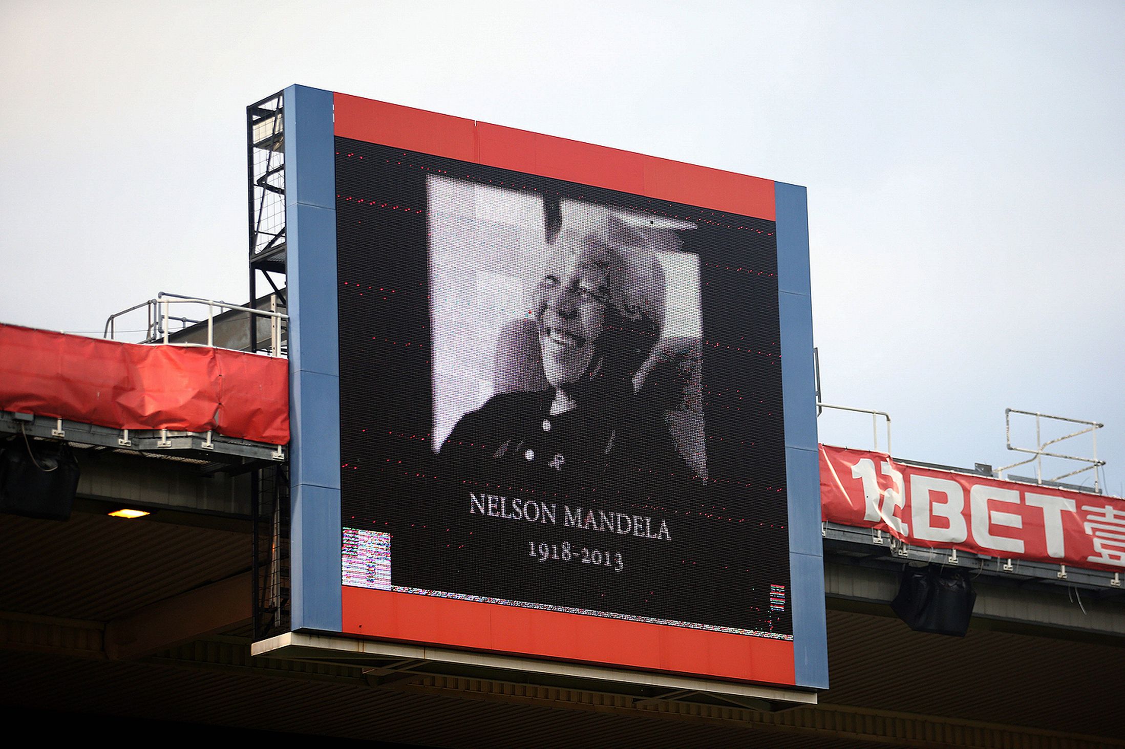 O tel&atilde;o de Crystal Palace e Cardiff City colocou uma foto de Mandela