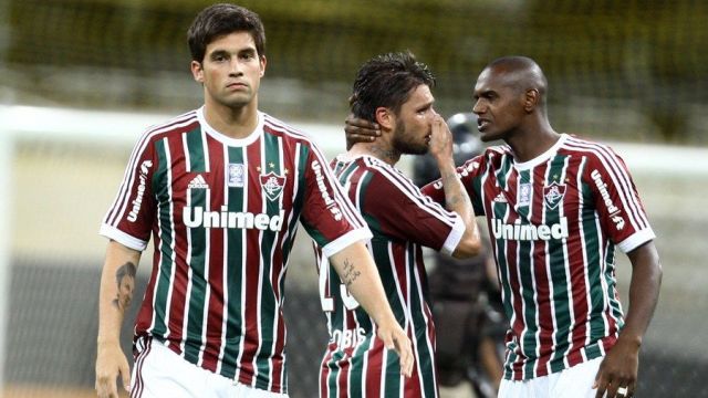 *FOTO EMBARGADA PARA JORNAIS DE SALVADOR* SALVADOR, BA - 08.12.2013: BRASILEIRO/BAHIA x FLUMINENSE - Rafael S&oacute;bis (c) ap&oacute;s rebaixamento do Fluminense - Partida entre Bahia e Fluminense, v&aacute;lida pela &uacute;ltima rodada do Campeonato Brasileiro de Futebol 2013, realizada da Arena Fonte Nova, na capital baiana, neste domingo. (Foto: L&uacute;cio T&aacute;vora/Ag. A Tarde/Folhapress)