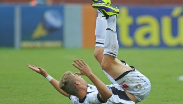 Marlone, em a&ccedil;&atilde;o contra o Atl&eacute;tico-PR (Foto: UOL)